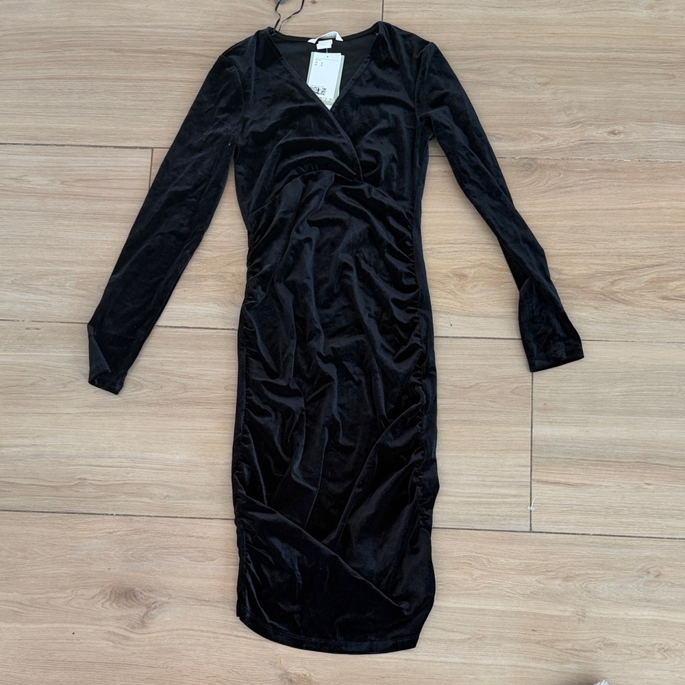 HM Mama Black Velvet Maternity Dress Long Sleeve Ruched V-Neck‎ Midi Small NEW